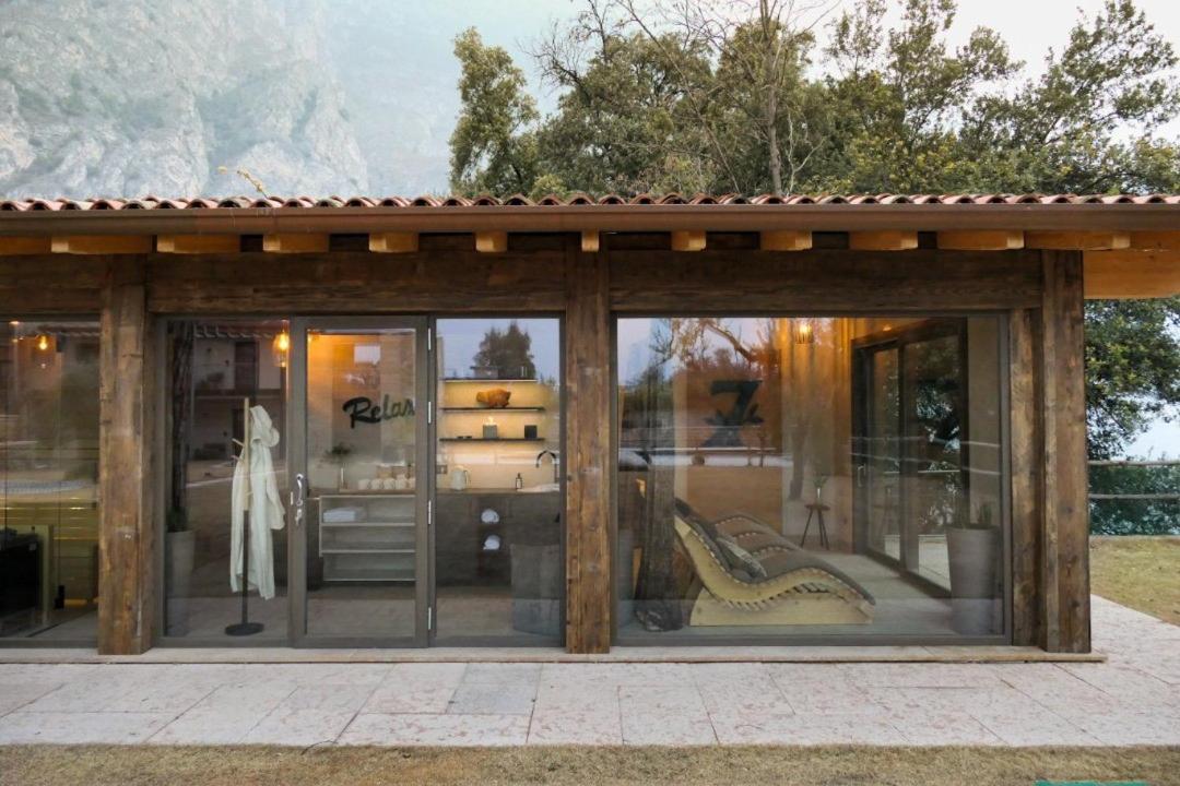 Sibenbras Natural Aparthotel Limone sul Garda Esterno foto